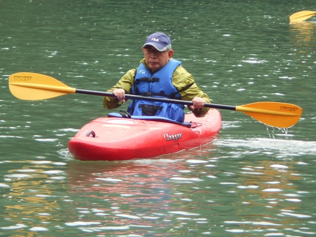 http://www.naguri-genki.com/blog/uploaded/senior190712kayak.fuku.jpg