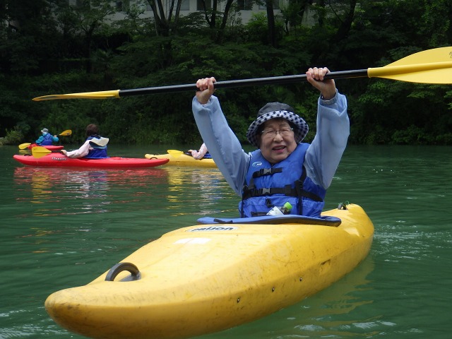 http://www.naguri-genki.com/blog/uploaded/senior190712kayak.higuoku.jpg