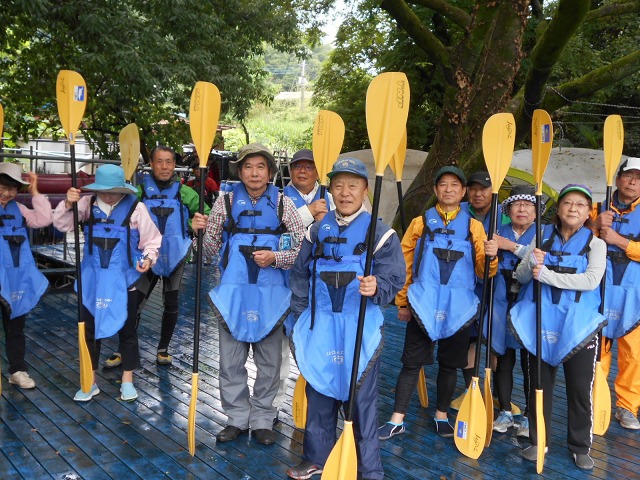 http://www.naguri-genki.com/blog/uploaded/senior190712kayak.jyunbi1.jpg