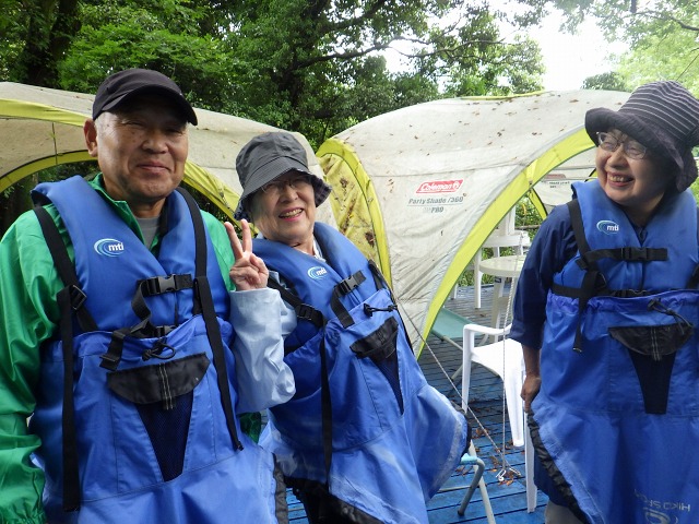 http://www.naguri-genki.com/blog/uploaded/senior190712kayak.jyunbi3.jpg