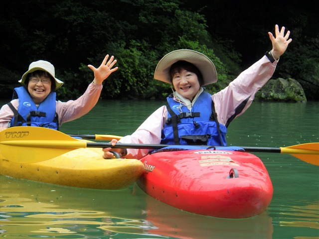 http://www.naguri-genki.com/blog/uploaded/senior190712kayak.noborin.jpg