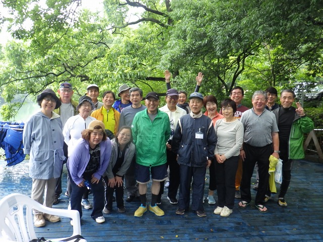 http://www.naguri-genki.com/blog/uploaded/senior190712kayak.shugou.jpg