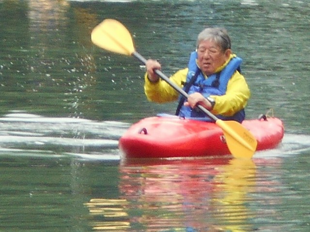 http://www.naguri-genki.com/blog/uploaded/senior190712kayak.suesue.jpg