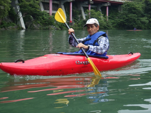 http://www.naguri-genki.com/blog/uploaded/senior190712kayak.suzu.jpg