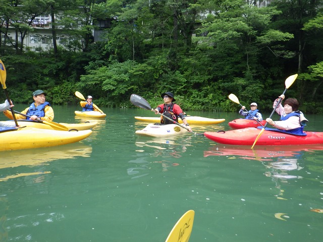 http://www.naguri-genki.com/blog/uploaded/senior190712kayak.team-a.jpg