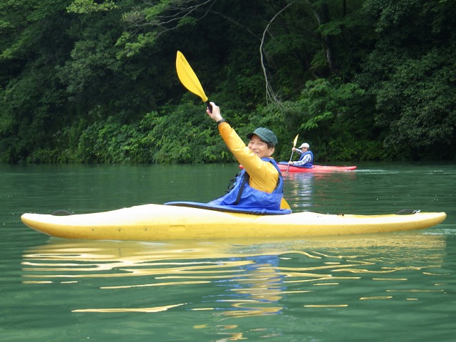 http://www.naguri-genki.com/blog/uploaded/senior190712kayak.tooridanna.jpg