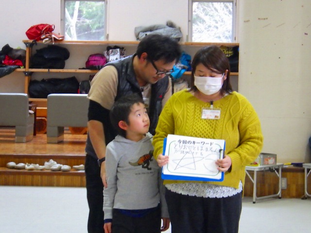 http://www.naguri-genki.com/blog/uploaded/shu190316soba.furikaeri.jpg