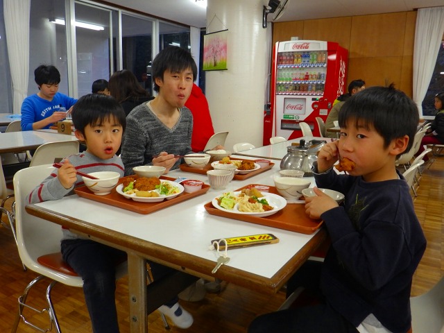 http://www.naguri-genki.com/blog/uploaded/shu190316soba.yushoku1.jpg